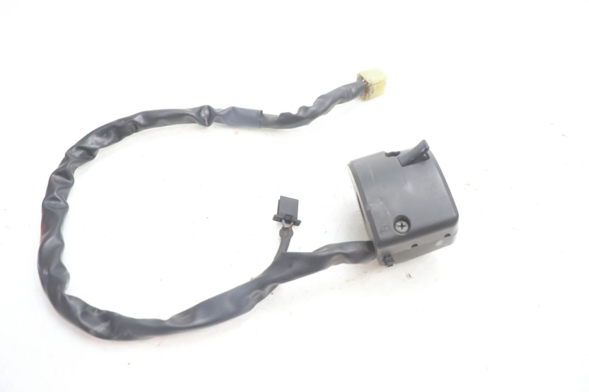 photo de CONMUTADOR IZQUIERDA YAMAHA FJR 1300 (2001 - 2005) - Primer plano técnico