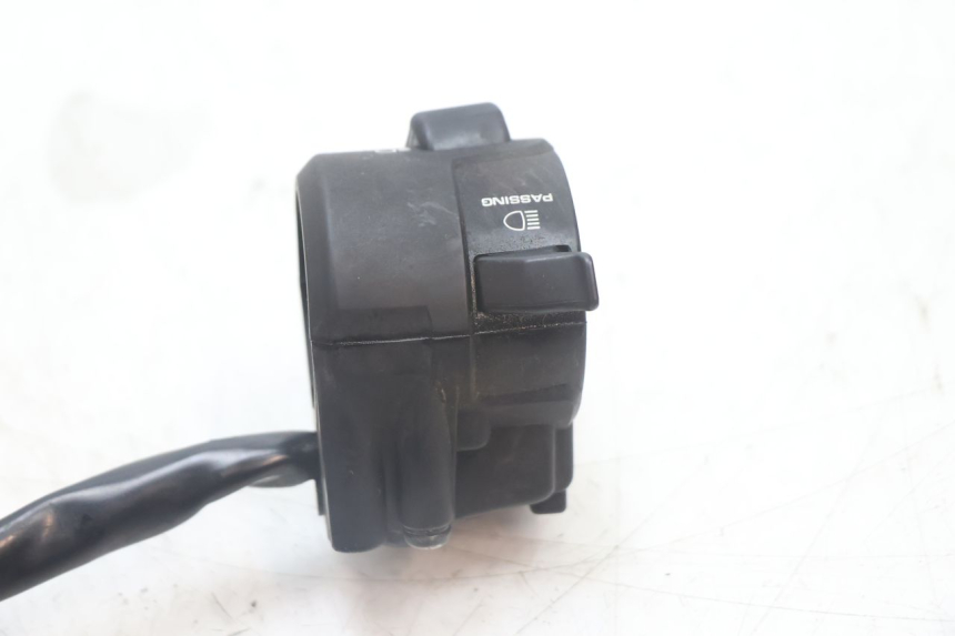photo de CONMUTADOR IZQUIERDA HONDA FJS SILVER WING SILVERWING 400 (2005 - 2008) - Primer plano técnico