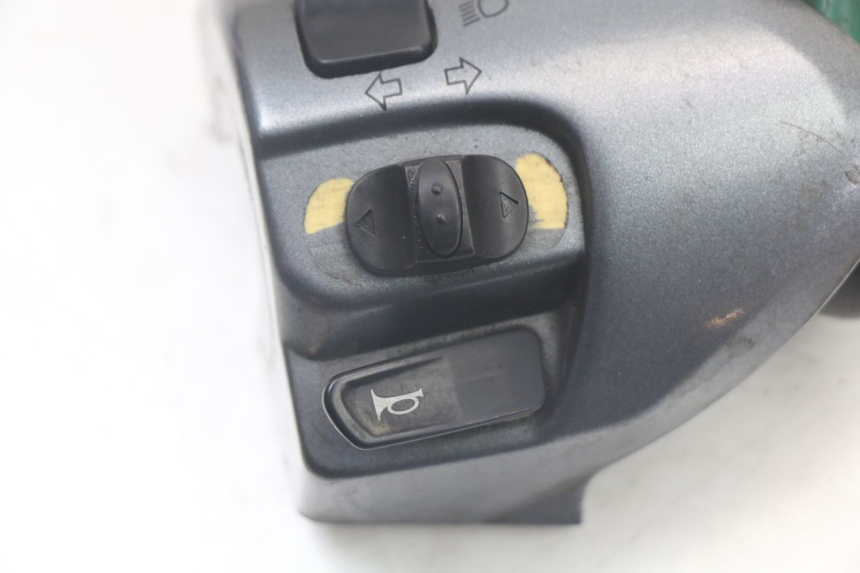 photo de INTERRUPTOR DE LUCES IZQUIERDO MBK FLAME X 125 (2004 - 2007) - Otra perspectiva