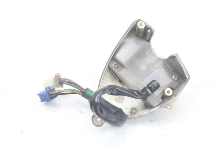 photo de INTERRUPTOR DE LUCES IZQUIERDO MBK FLAME X 125 (2004 - 2007) - Detalles de los puntos de fijación