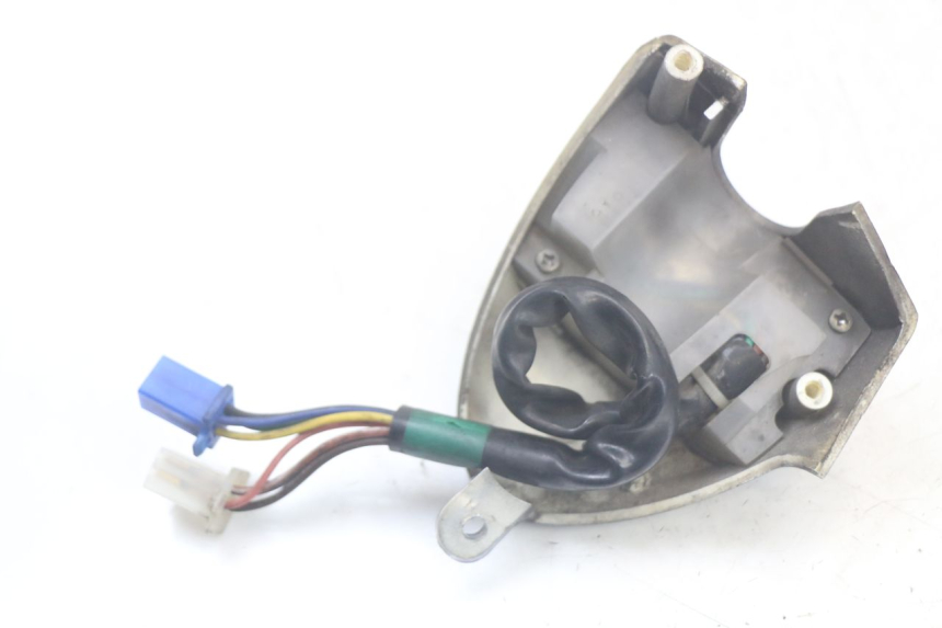 photo de CONMUTADOR IZQUIERDA MBK FLAME X 125 (2007 - 2016) - Detalles de los puntos de fijación