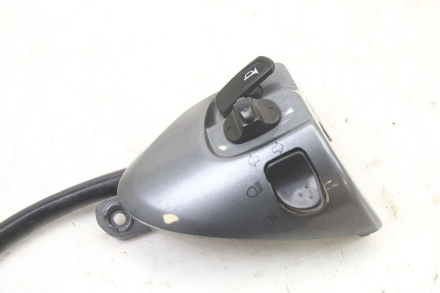 photo de CONMUTADOR IZQUIERDA MBK FLAME X 125 (2007 - 2016) - Otra perspectiva