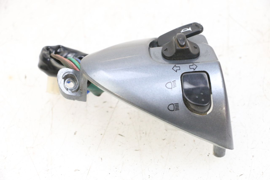 photo de CONMUTADOR IZQUIERDA MBK FLAME X 125 (2007 - 2016) - Primer plano técnico