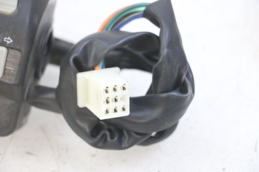 photo de COMANDO IZQUIERDO VENESI FLY RETRO 4T 50 (2020 - 2025) - Detalles de los puntos de fijación