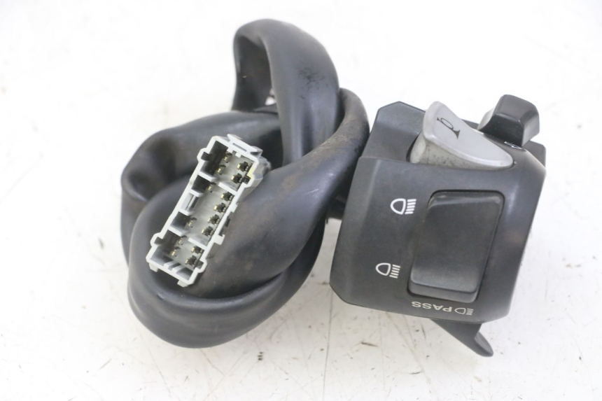 photo de CONMUTADOR IZQUIERDA HONDA FORZA ABS 300 (2013 - 2017) - Primer plano técnico