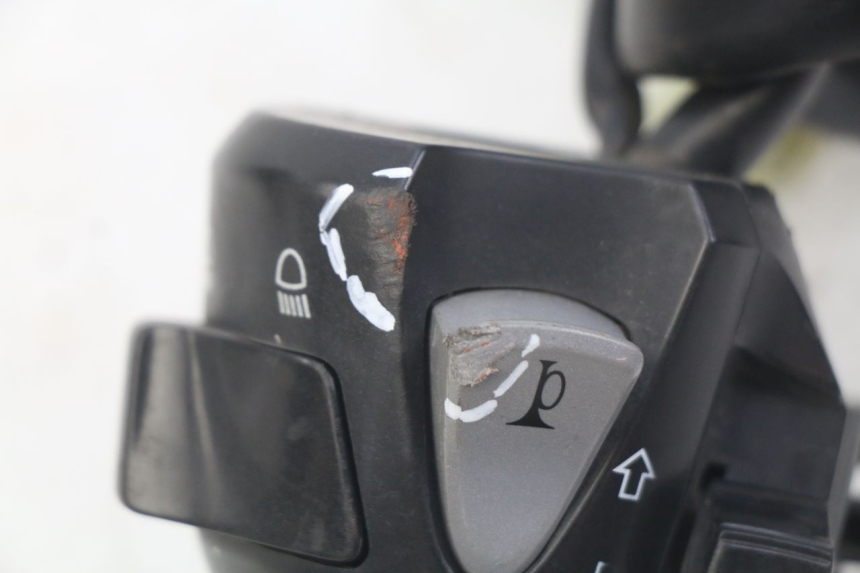 photo de INTERRUPTOR DE LUCES IZQUIERDO HONDA FORZA 125 (2015 - 2016) - Detalle de la pieza