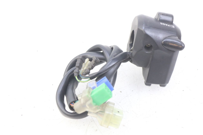 photo de INTERRUPTOR DE LUCES IZQUIERDO HONDA FORZA 125 (2015 - 2016) - Zoom estado de uso