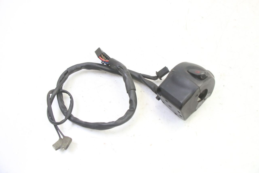 photo de CONMUTADOR IZQUIERDA YAMAHA FZ6 FAZER S2 600 (2007 - 2011) - Primer plano técnico