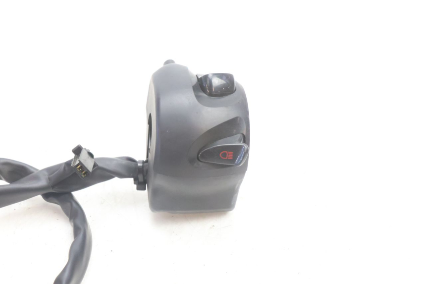photo de CONMUTADOR IZQUIERDA YAMAHA FZ8 800 (2010 - 2016) - Primer plano técnico