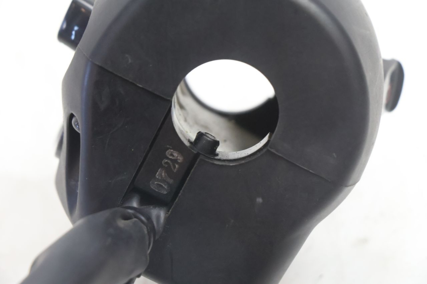 photo de CONMUTADOR IZQUIERDA YAMAHA FZ8 800 (2010 - 2016) - Detalles de los puntos de fijación