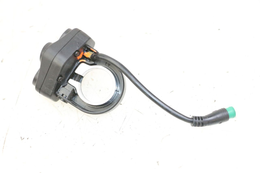 photo de COMANDO IZQUIERDO KUKIRIN G2 MASTER 1 - Detalle de la pieza