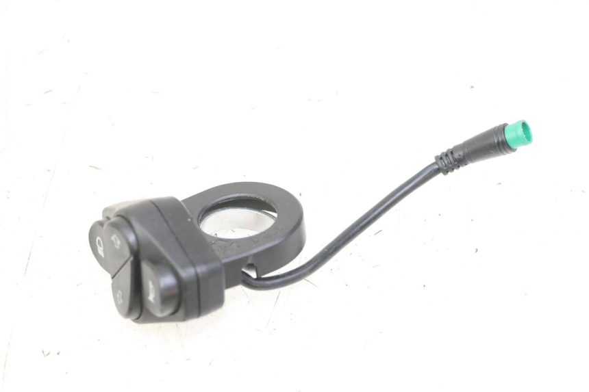 photo de COMANDO IZQUIERDO KUKIRIN G2 MASTER 1 - Detalles de los puntos de fijación