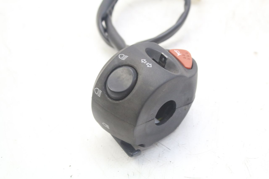 photo de CONMUTADOR IZQUIERDA PEUGEOT GEOPOLIS RS 125 (2007 - 2009) - Primer plano técnico