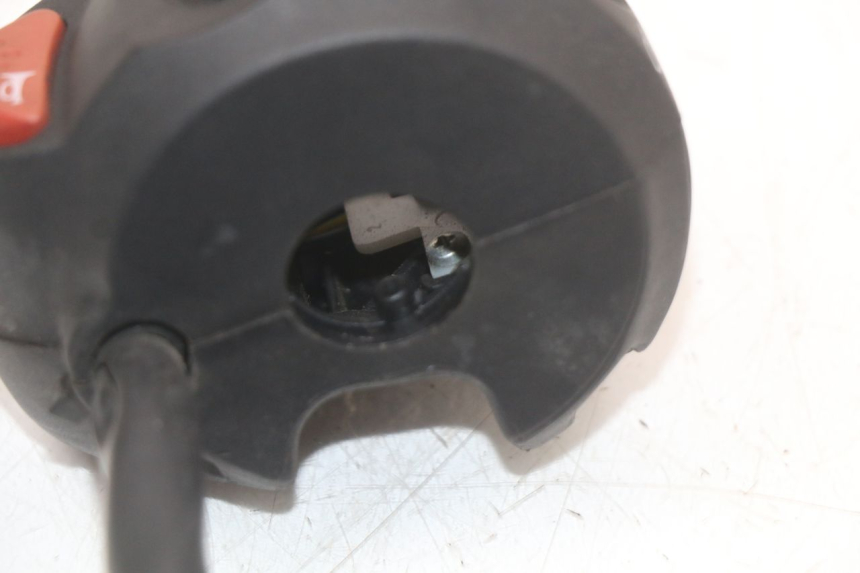 photo de CONMUTADOR IZQUIERDA PEUGEOT GEOPOLIS RS 125 (2007 - 2009) - Primer plano técnico