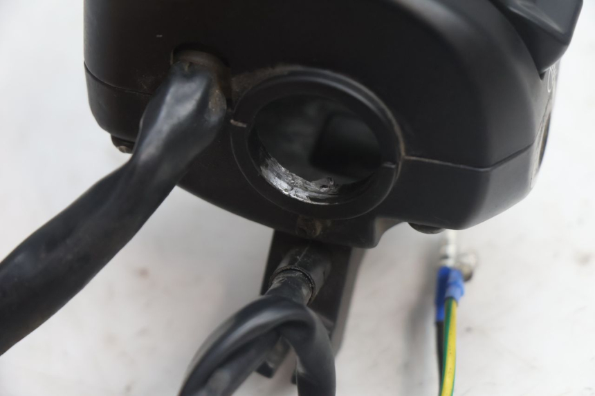 photo de CONMUTADOR IZQUIERDA VASTRO GP 2T 50 (2013 - 2017) - Detalles de los puntos de fijación