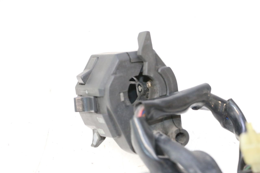 photo de CONMUTADOR IZQUIERDA KAWASAKI GPX F ZX750F 750 (1986 - 1990) - Primer plano técnico