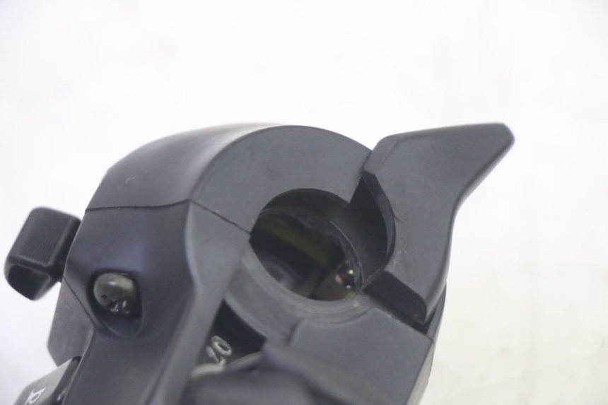 photo de CONMUTADOR IZQUIERDA SUZUKI GSF N BANDIT 600 (1996 - 1999) - Primer plano técnico