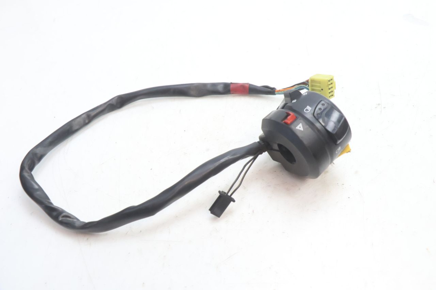photo de CONMUTADOR IZQUIERDA SUZUKI GSR 600 (2005 - 2012) - Primer plano técnico