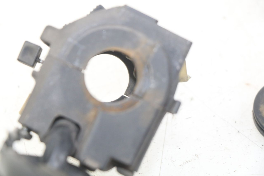 photo de INTERRUPTOR DE LUCES IZQUIERDO SUZUKI GSX-F GSX  F 1100 (1988 - 1994) - Detalle de la pieza