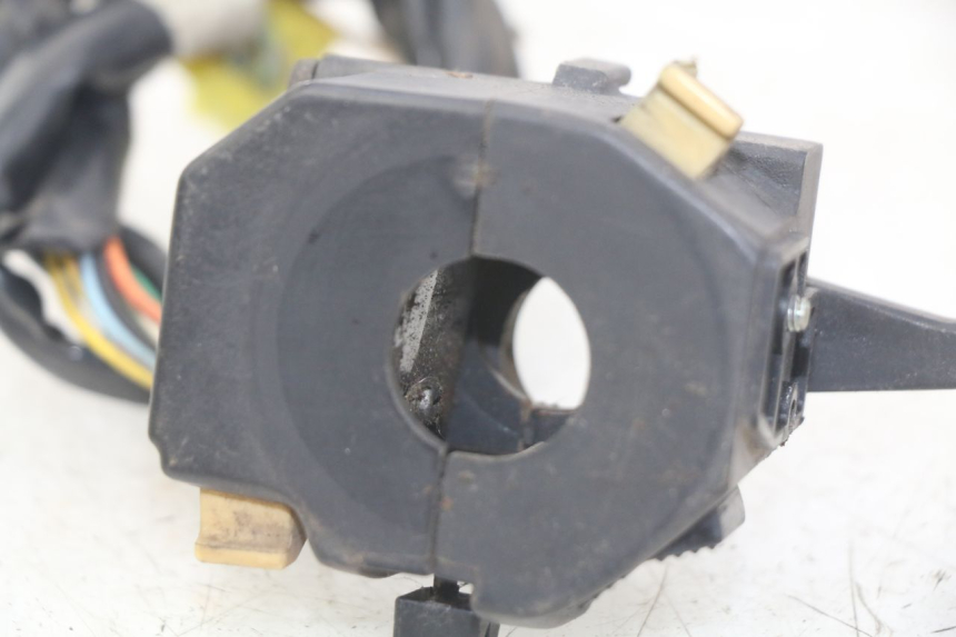 photo de INTERRUPTOR DE LUCES IZQUIERDO SUZUKI GSX-F GSX  F 1100 (1988 - 1994) - Otra perspectiva
