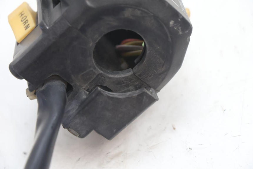 photo de CONMUTADOR IZQUIERDA SUZUKI GSX F GSXF 750 (1988 - 1998) - Detalles de los puntos de fijación