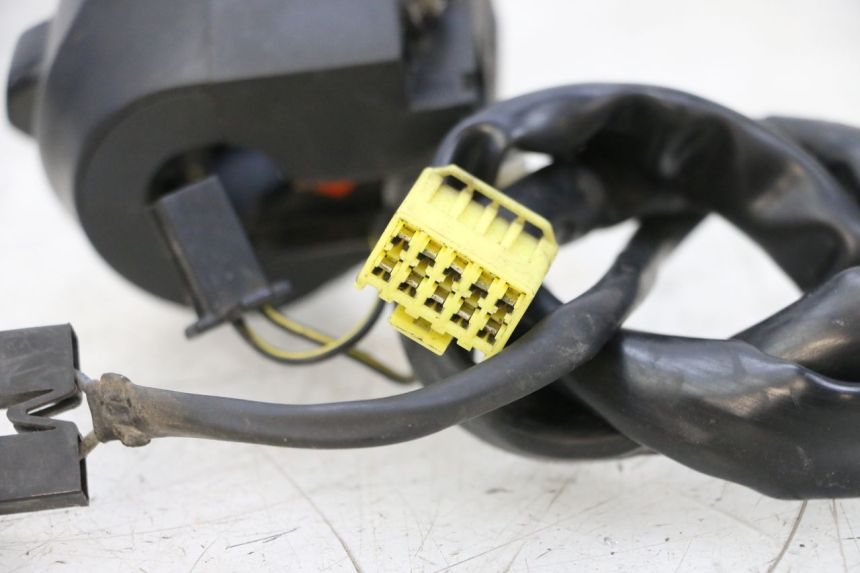 photo de CONMUTADOR IZQUIERDA SUZUKI GSXR GSX-R 1000 (2003 - 2004) - Primer plano técnico