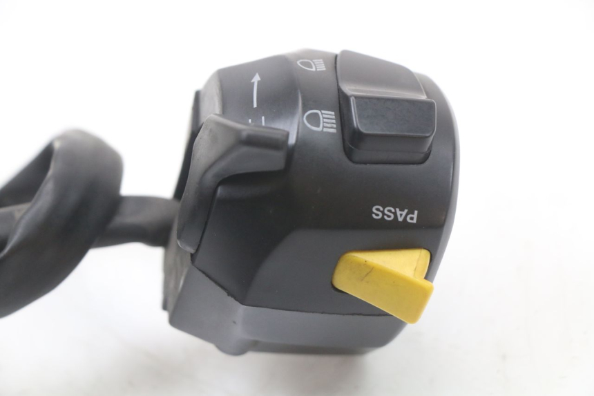 photo de CONMUTADOR IZQUIERDA HYOSUNG GTR 125 (2006 - 2008) - Primer plano técnico