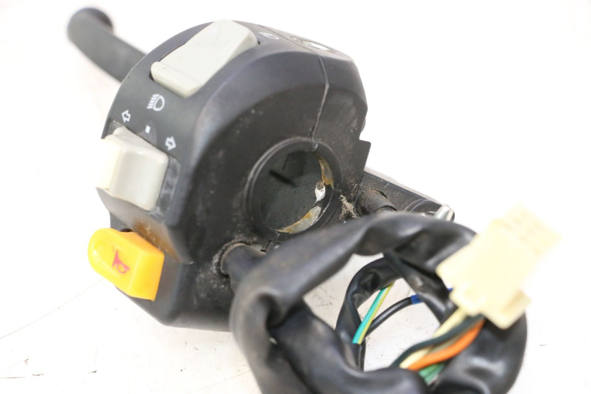 photo de INTERRUPTOR DE LUCES IZQUIERDO EUROCKA GTR 50 (2007 - 2017) - Otra perspectiva