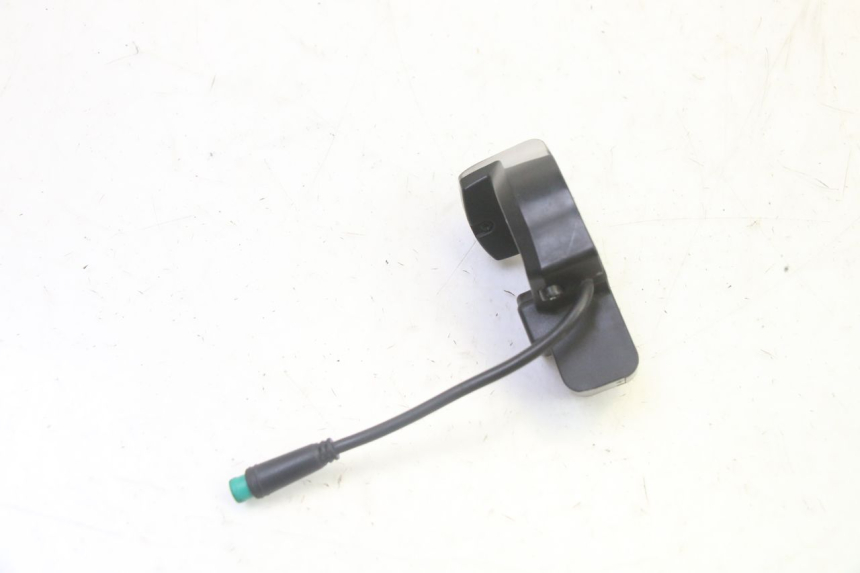 photo de CONMUTADOR IZQUIERDA HITWAY H5 1 - Primer plano técnico