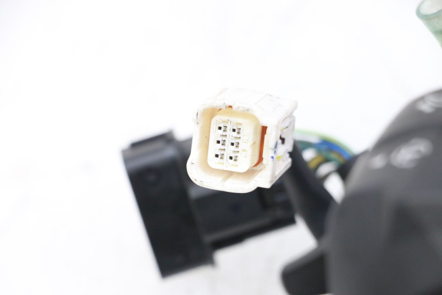 photo de CONMUTADOR IZQUIERDA HONDA FORZA 125 (2021 - 2025) - Primer plano técnico