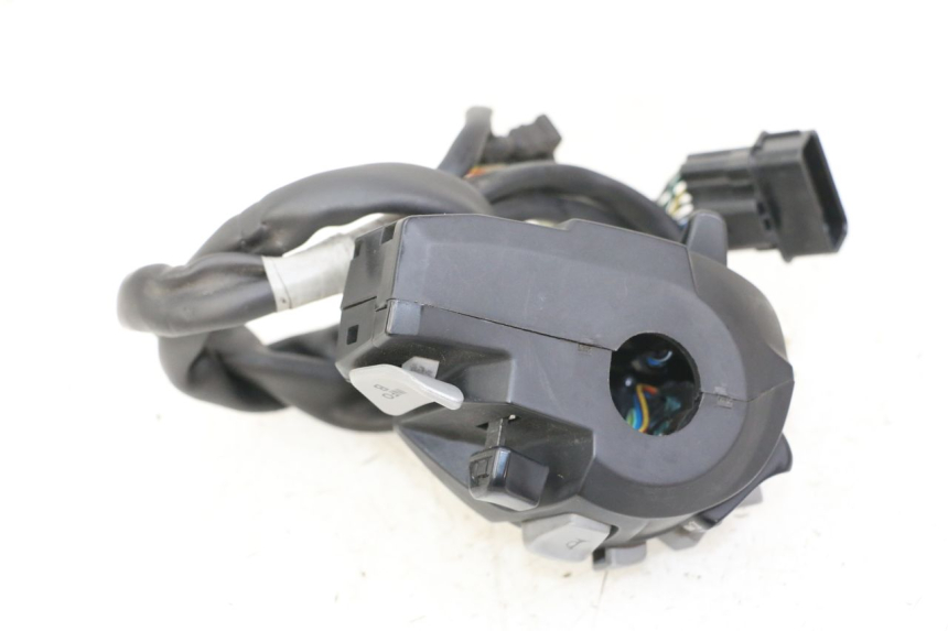 photo de CONMUTADOR IZQUIERDA HONDA FORZA 125 (2021 - 2025) - Detalles de los puntos de fijación