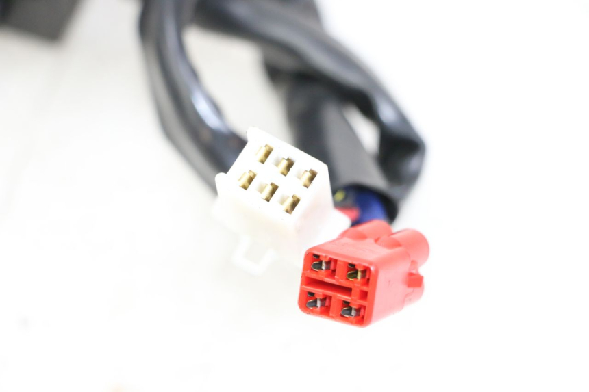 photo de CONMUTADOR IZQUIERDA HUSQVARNA SVARTPILEN 401 (2018 - 2023) - Zoom estado de uso