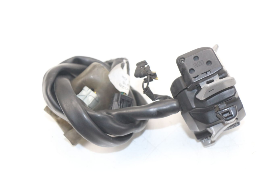 photo de INTERRUPTOR DE LUCES IZQUIERDO HONDA INTEGRA NC D 750 (2016 - 2018) - Primer plano técnico