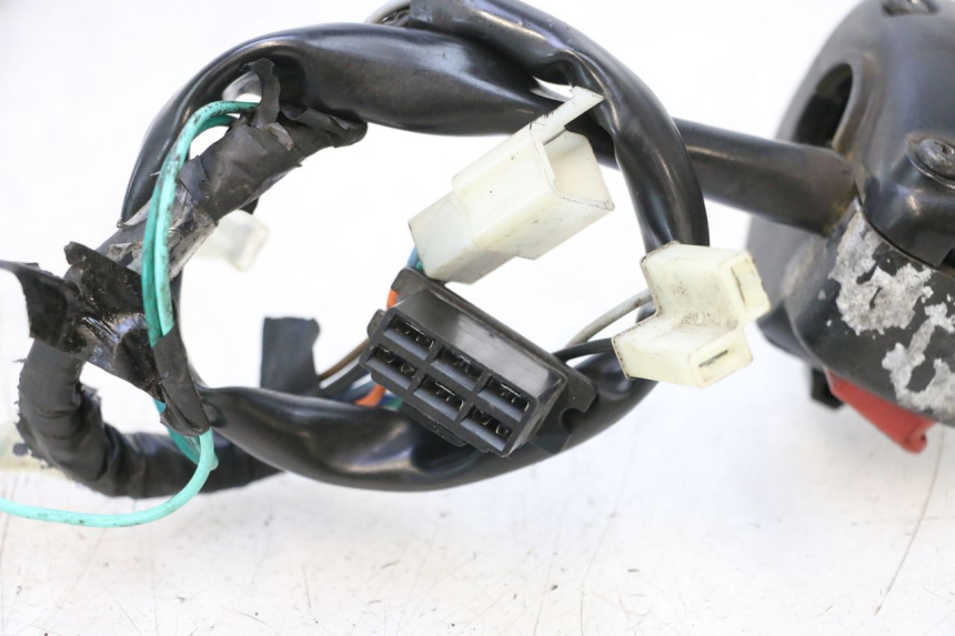 photo de INTERRUPTOR DE LUCES IZQUIERDO SYM JET 14 4T 50 (2018 - 2022) - Zoom estado de uso