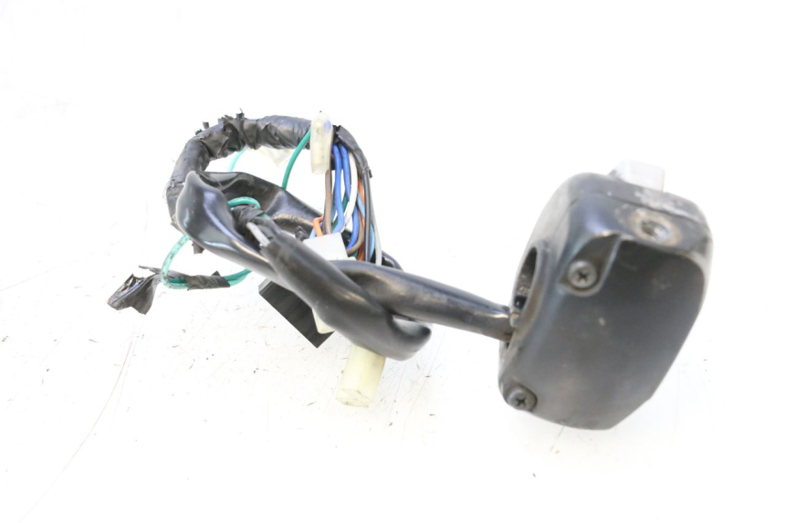 photo de INTERRUPTOR DE LUCES IZQUIERDO SYM JET 14 4T 50 (2018 - 2022) - Detalles de los puntos de fijación