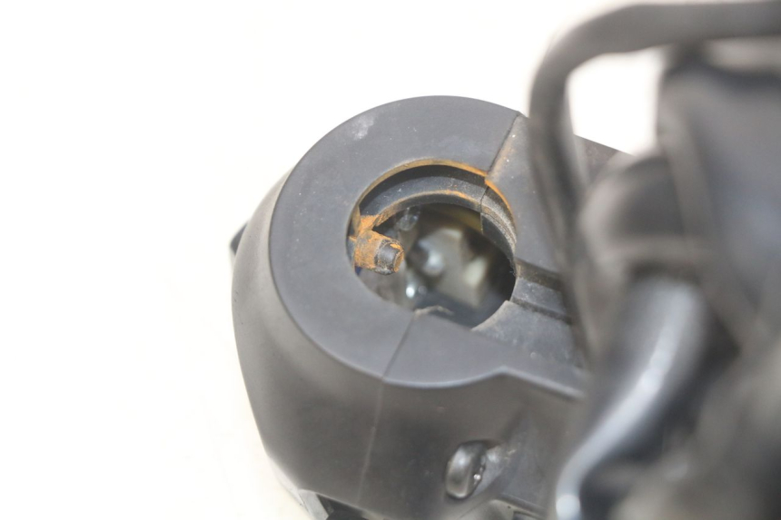 photo de INTERRUPTOR DE LUCES IZQUIERDO SYM JET SPORT XR 50 (2006 - 2015) - Otra perspectiva