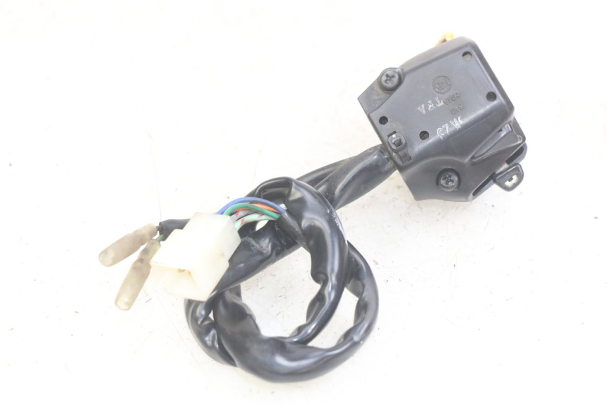 photo de INTERRUPTOR DE LUCES IZQUIERDO SYM JET SPORT XR 50 (2006 - 2015) - Primer plano técnico