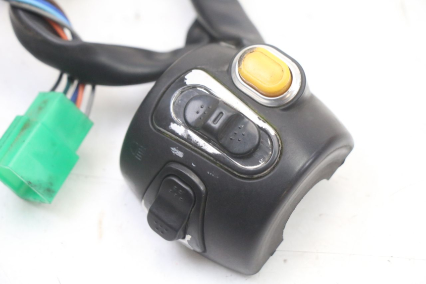 photo de INTERRUPTOR DE LUCES IZQUIERDO JM MOTORS MIA 50 (2017 - 2020) - Otra perspectiva