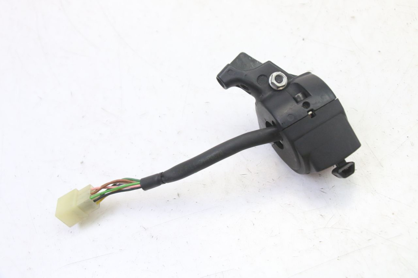 photo de CONMUTADOR IZQUIERDA YAMAHA JOG R 50 (2004 - 2014) - Primer plano técnico