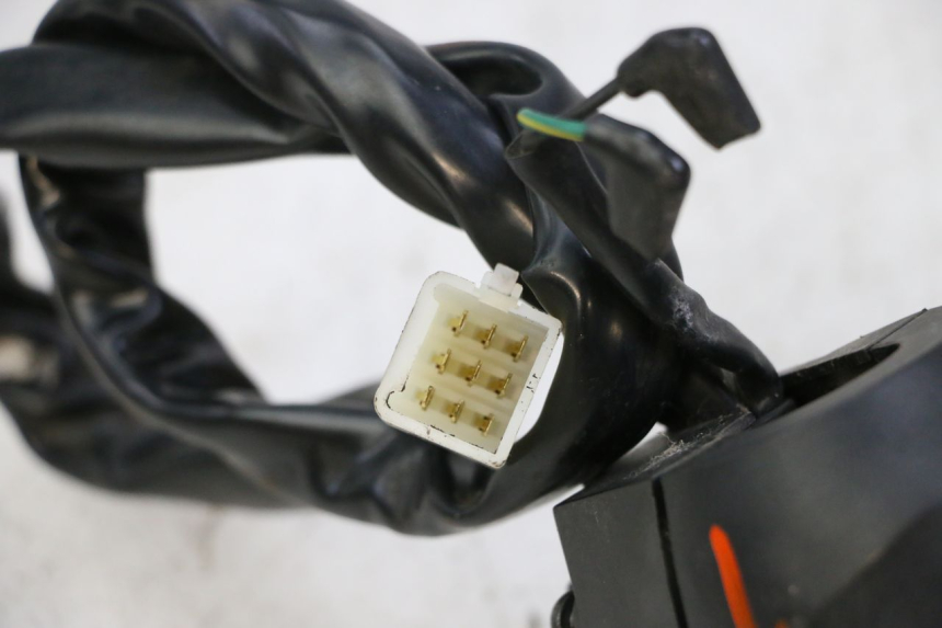 photo de CONMUTADOR IZQUIERDA SYM JOYMAX 125 (2010 - 2017) - Otra perspectiva