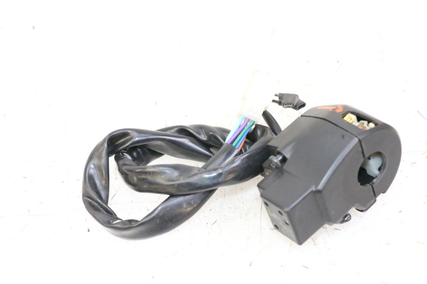 photo de CONMUTADOR IZQUIERDA SYM JOYMAX 125 (2010 - 2017) - Detalles de los puntos de fijación