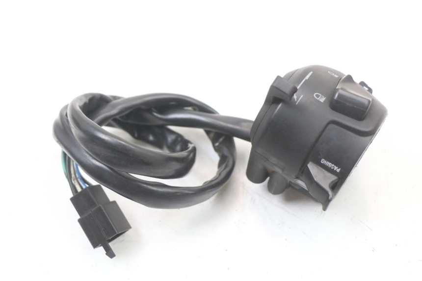 photo de Interruptor de luces izquierdo KYMCO K-PW K-PIPE 50 (2012 - 2017) - Zoom estado de uso