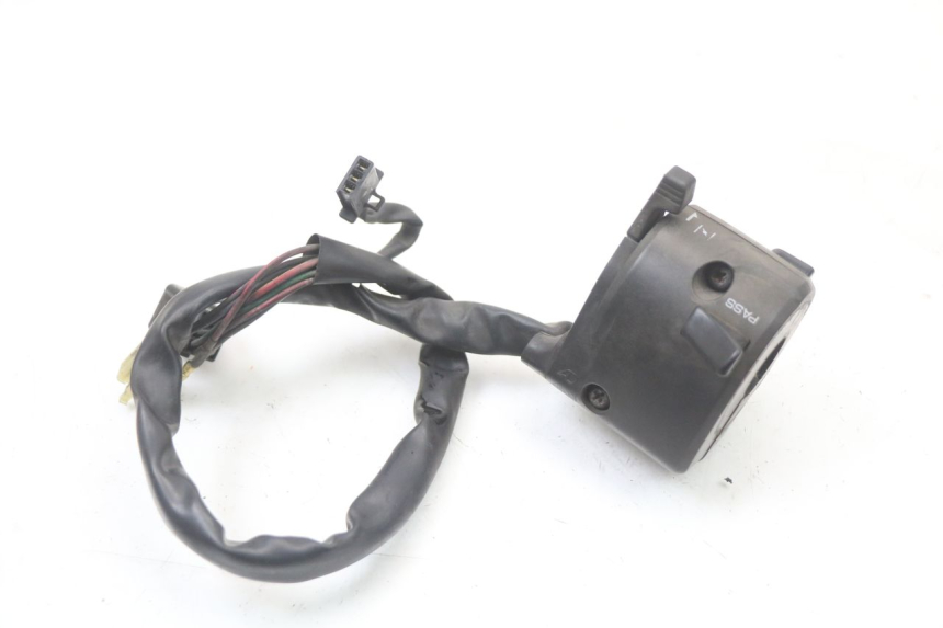 photo de CONMUTADOR IZQUIERDA KAWASAKI ZR7 ZR-7 S 750 (1999 - 2004) - Primer plano técnico