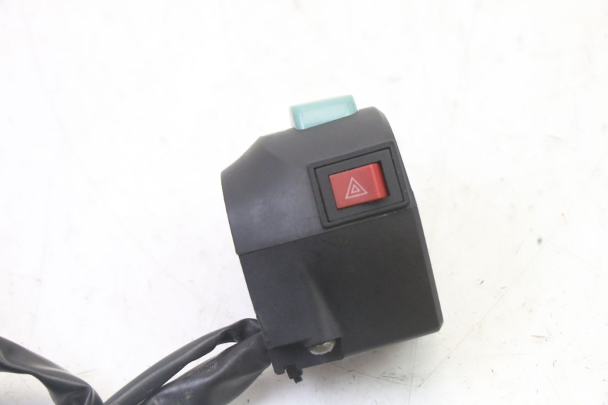 photo de CONMUTADOR IZQUIERDA KIDEN KD125-G 125 (2018 - 2022) - Primer plano técnico