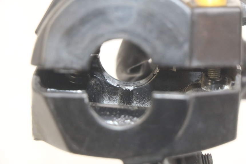 photo de INTERRUPTOR DE LUCES IZQUIERDO PEUGEOT KISBEE 2T 50 (2010 - 2017) - Zoom estado de uso