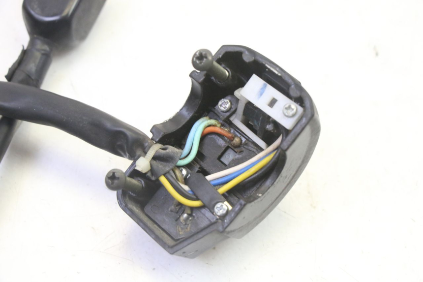photo de INTERRUPTOR DE LUCES IZQUIERDO PEUGEOT KISBEE 2T 50 (2010 - 2017) - Otra perspectiva