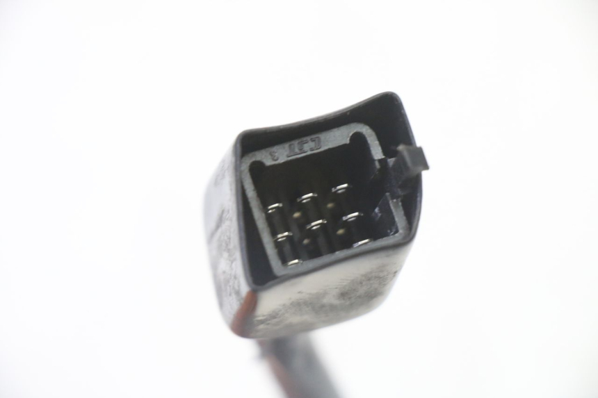 photo de INTERRUPTOR DE LUCES IZQUIERDO PEUGEOT KISBEE 2T 50 (2010 - 2017) - Primer plano técnico