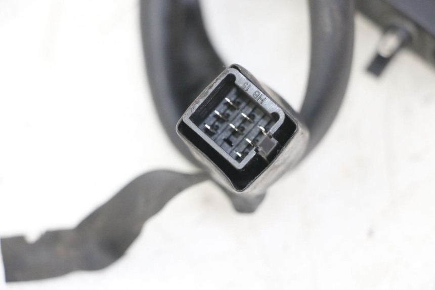 photo de INTERRUPTOR DE LUCES IZQUIERDO PEUGEOT KISBEE 4T 50 (2010 - 2017) - Primer plano técnico