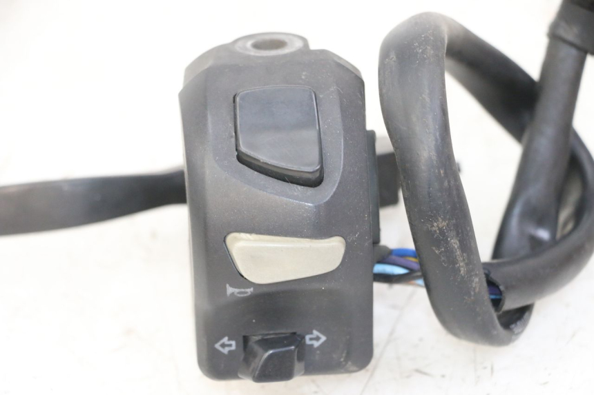 photo de INTERRUPTOR DE LUCES IZQUIERDO PEUGEOT KISBEE 4T 50 (2010 - 2017) - Detalles de los puntos de fijación