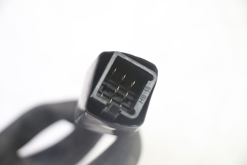 photo de INTERRUPTOR DE LUCES IZQUIERDO PEUGEOT KISBEE 4T 50 (2018 - 2022) - Primer plano técnico